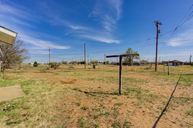 3204 E 2nd Street, Lubbock, TX 79403