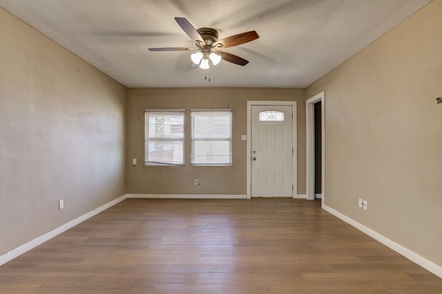 3204 E 2nd Street, Lubbock, TX 79403