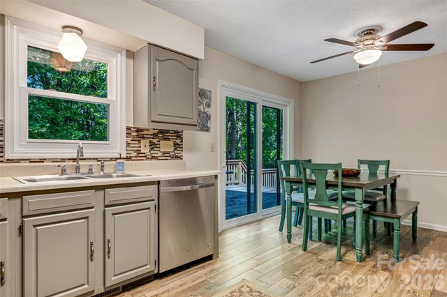 18 Tarragon Place, Flat Rock, NC 28731