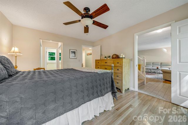 18 Tarragon Place, Flat Rock, NC 28731