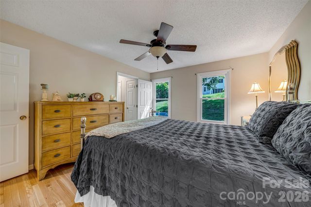18 Tarragon Place, Flat Rock, NC 28731