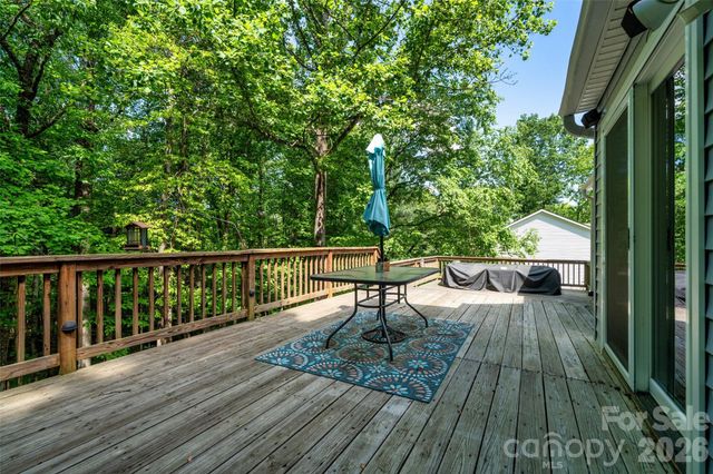 18 Tarragon Place, Flat Rock, NC 28731