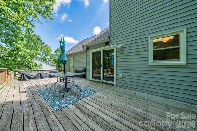 18 Tarragon Place, Flat Rock, NC 28731