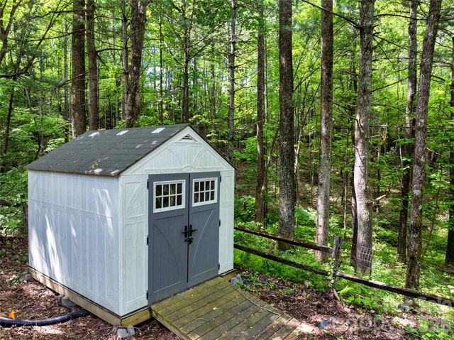 18 Tarragon Place, Flat Rock, NC 28731