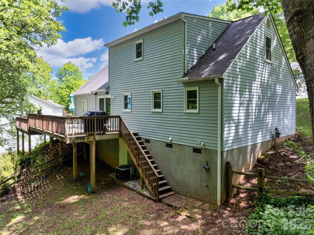 18 Tarragon Place, Flat Rock, NC 28731