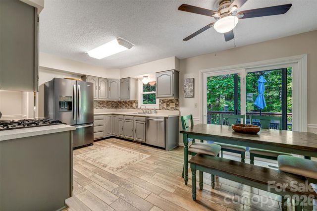 18 Tarragon Place, Flat Rock, NC 28731