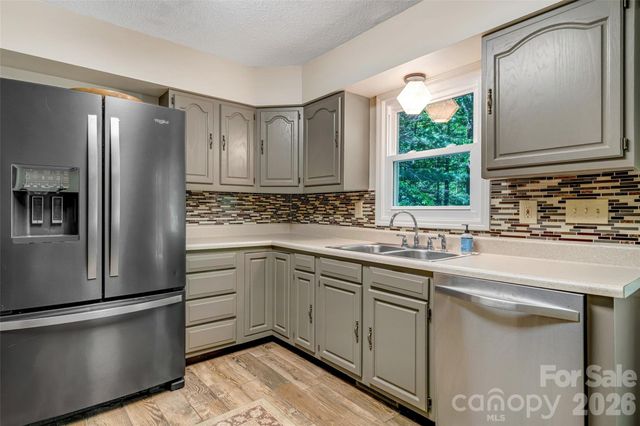 18 Tarragon Place, Flat Rock, NC 28731