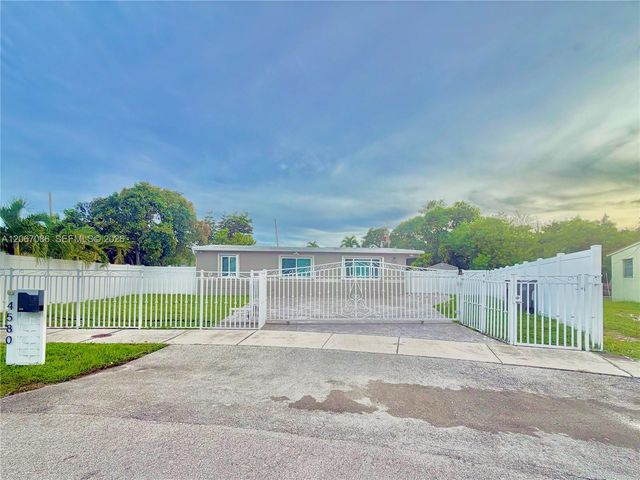 4580 SW 39th Street, West Park, FL 33023