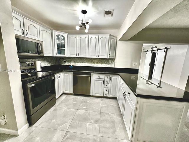 4580 SW 39th Street, West Park, FL 33023