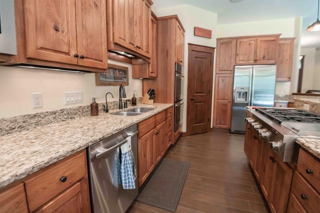 650 33rd Street NW, Austin, MN 55912