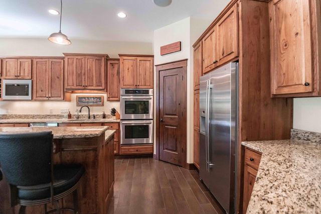 650 33rd Street NW, Austin, MN 55912