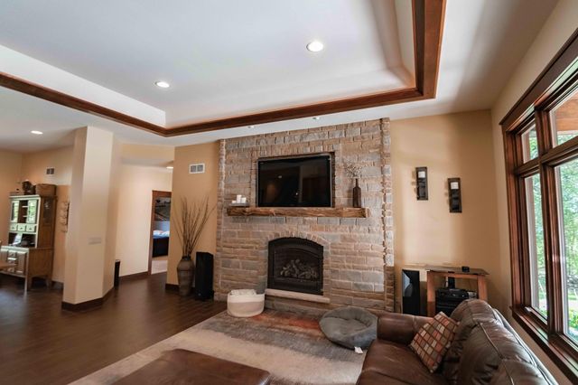 650 33rd Street NW, Austin, MN 55912