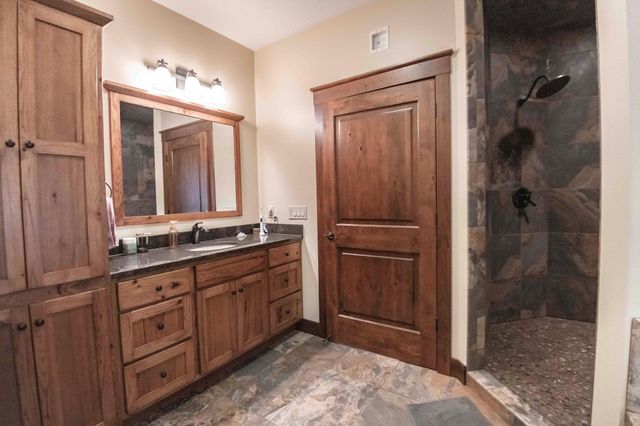650 33rd Street NW, Austin, MN 55912