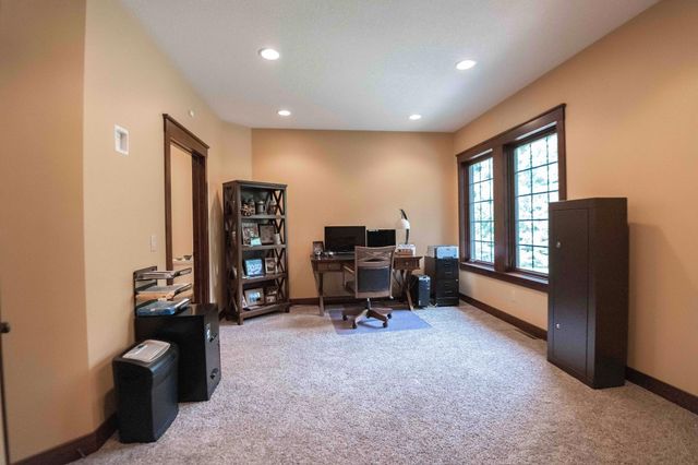 650 33rd Street NW, Austin, MN 55912