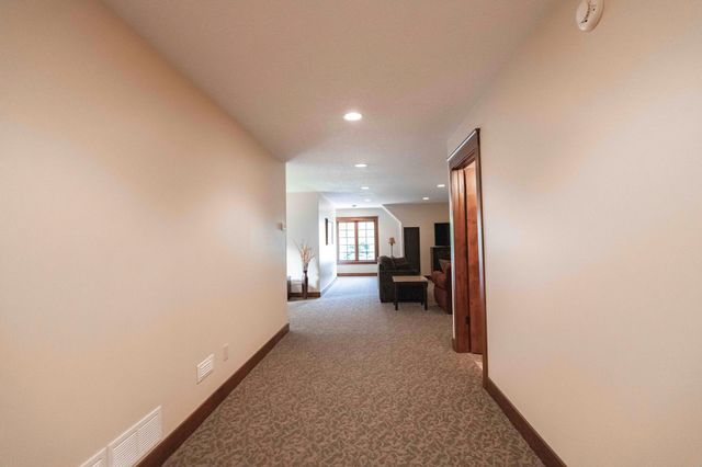 650 33rd Street NW, Austin, MN 55912