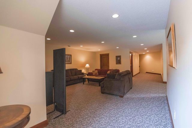 650 33rd Street NW, Austin, MN 55912