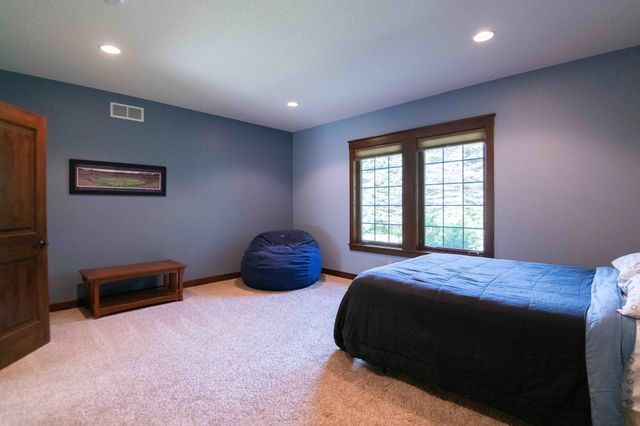 650 33rd Street NW, Austin, MN 55912