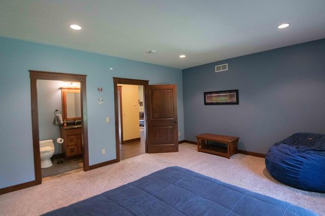 650 33rd Street NW, Austin, MN 55912