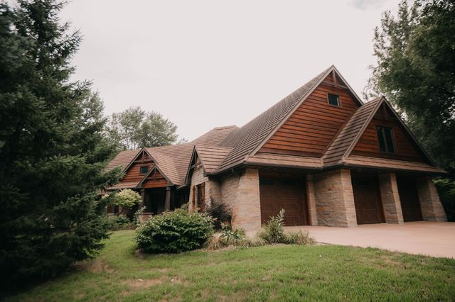 650 33rd Street NW, Austin, MN 55912