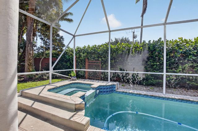 1365 E Barwick Ranch Circle, Delray Beach, FL 33445