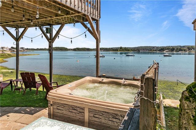 45 Cedar Avenue, Portsmouth, RI 02871