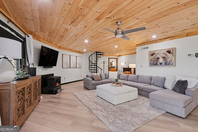 265 Pleasant Mountain Drive, Sky Valley, GA 30537