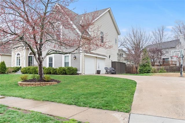 1450 E Orleans Drive, Olathe, KS 66062