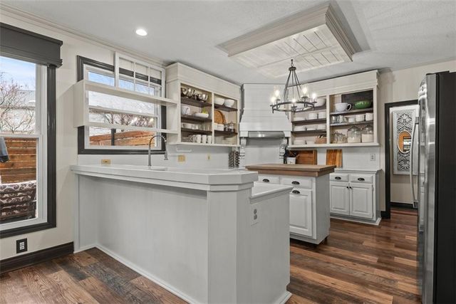 1450 E Orleans Drive, Olathe, KS 66062