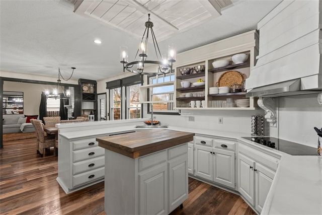 1450 E Orleans Drive, Olathe, KS 66062