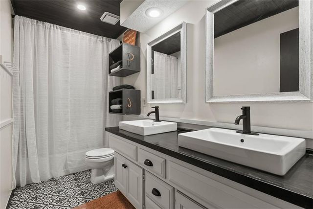 1450 E Orleans Drive, Olathe, KS 66062