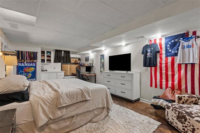 1450 E Orleans Drive, Olathe, KS 66062