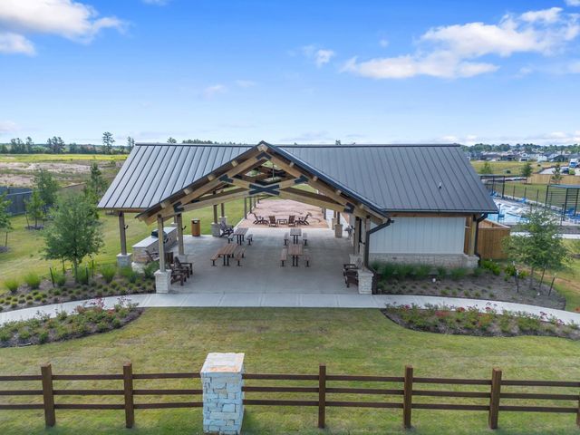 712 Amber Falls Drive, Montgomery, TX 77356