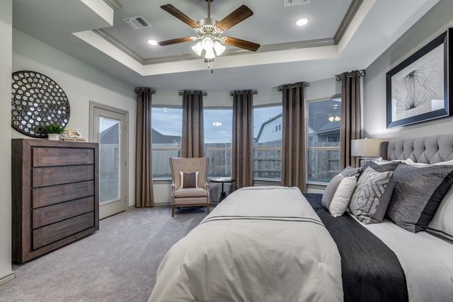 712 Amber Falls Drive, Montgomery, TX 77356