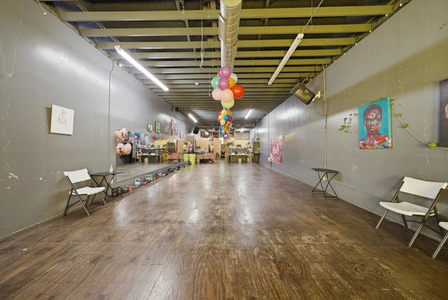 3348 W montrose Avenue, Chicago, IL 60618