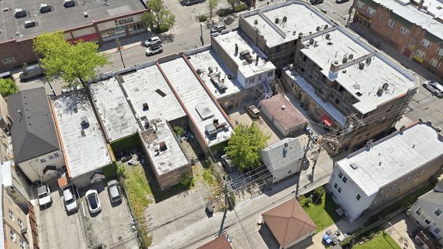 3348 W montrose Avenue, Chicago, IL 60618