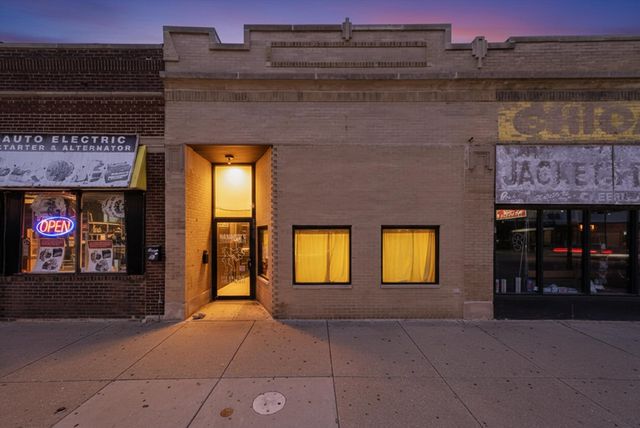 3348 W montrose Avenue, Chicago, IL 60618