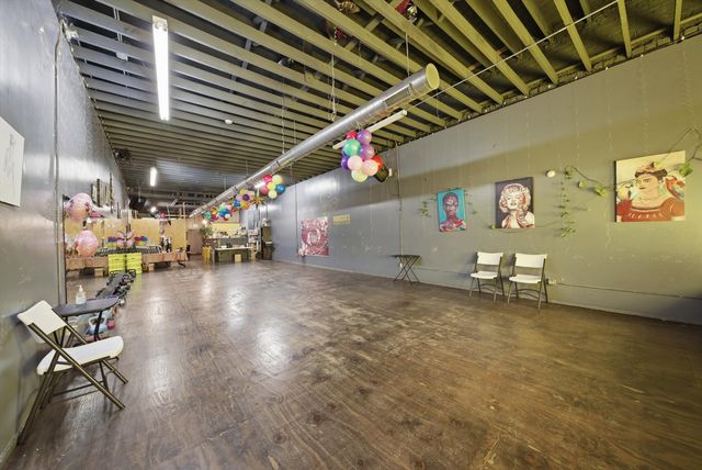 3348 W montrose Avenue, Chicago, IL 60618