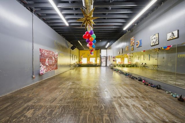 3348 W montrose Avenue, Chicago, IL 60618
