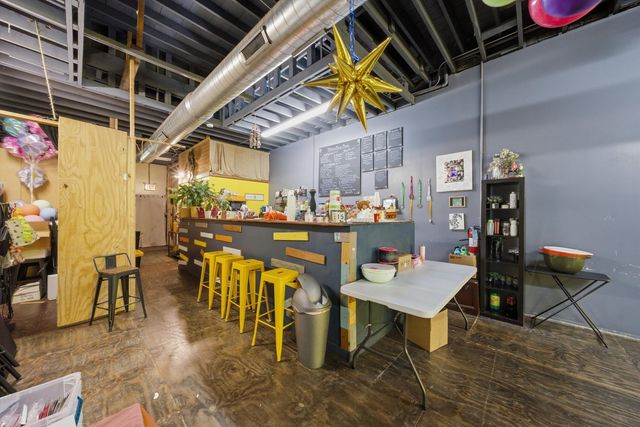 3348 W montrose Avenue, Chicago, IL 60618