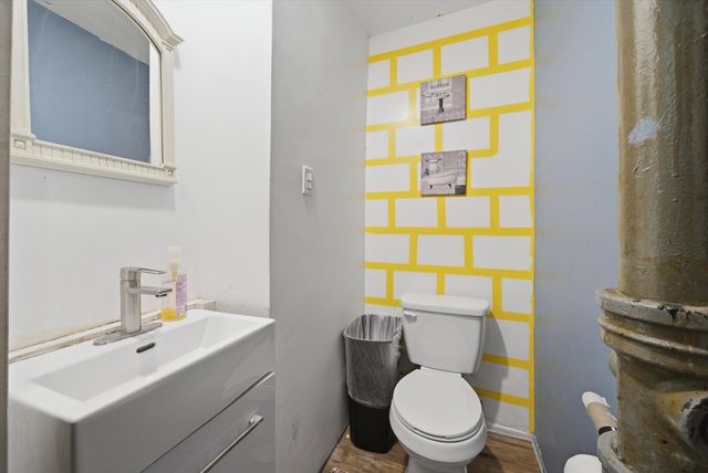 3348 W montrose Avenue, Chicago, IL 60618