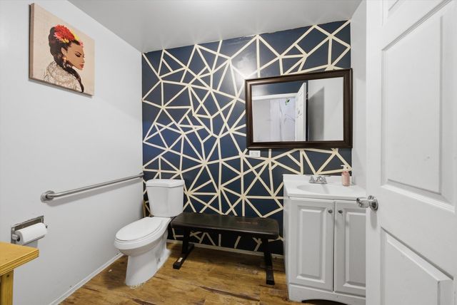 3348 W montrose Avenue, Chicago, IL 60618