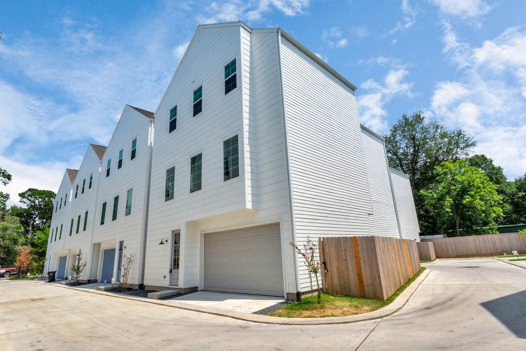 2011 E Bauer Drive, Houston, TX 77080