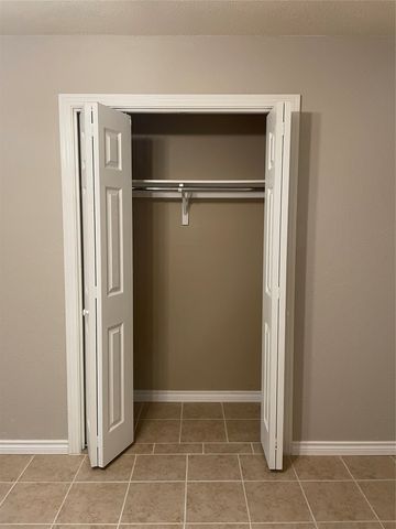 2111 W Pearl Street, Granbury, TX 76048