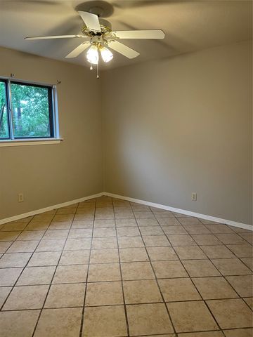 2111 W Pearl Street, Granbury, TX 76048