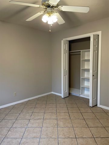 2111 W Pearl Street, Granbury, TX 76048