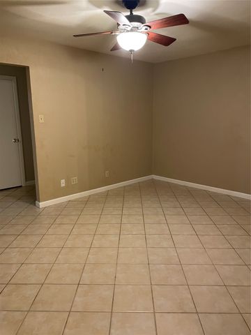 2111 W Pearl Street, Granbury, TX 76048