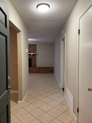 2111 W Pearl Street, Granbury, TX 76048