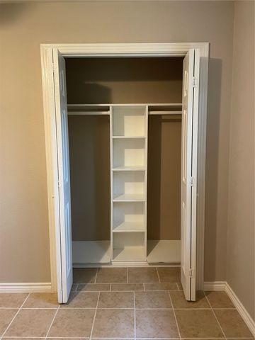 2111 W Pearl Street, Granbury, TX 76048