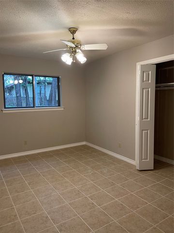 2111 W Pearl Street, Granbury, TX 76048