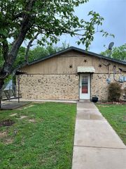 2111 W Pearl Street, Granbury, TX 76048